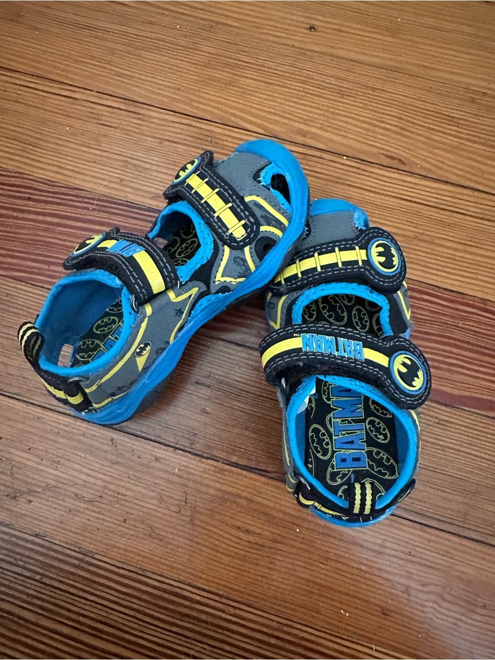 Boys 7T Batman sandals